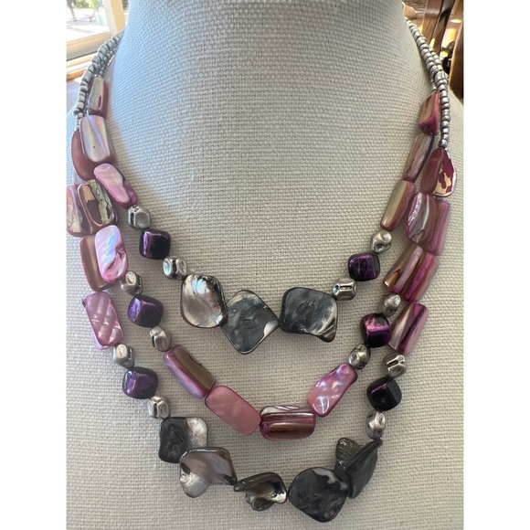 Purple shell multi strand necklace.  EUC - Picture 1 of 4